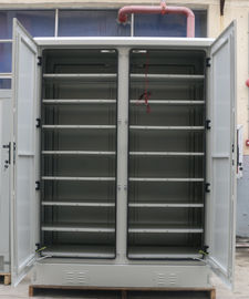 Zewnętrzna obudowa baterii z pojedynczą ścianą i dwiema zatokami z 2-warstwowymi drzwiami przednimi wspornika baterii