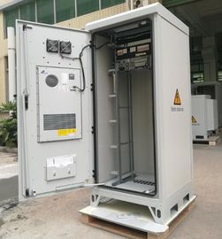 40U 19&quot; Termostatyczna zewnętrzna szafka elektryczna typu Sandwich Emerson Power System Monitoring Unit