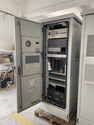 19-calowa standardowa budowa telekomunikacyjna z układem chłodzenia