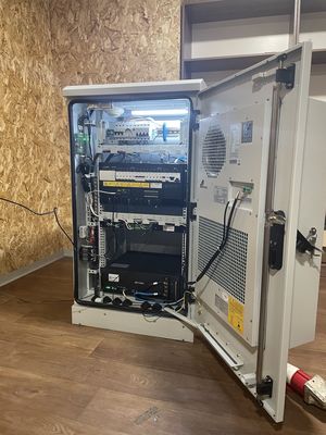19-calowa standardowa budowa telekomunikacyjna z układem chłodzenia