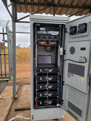 Zewnętrzna szafa bateryjna IP55 z wbudowanym systemem zasilania 9KW 48VDC prostownik dla telekomunikacji