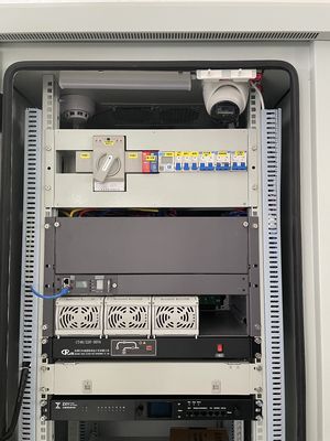 Zewnętrzna szafa bateryjna IP55 z wbudowanym systemem zasilania 9KW 48VDC prostownik dla telekomunikacji