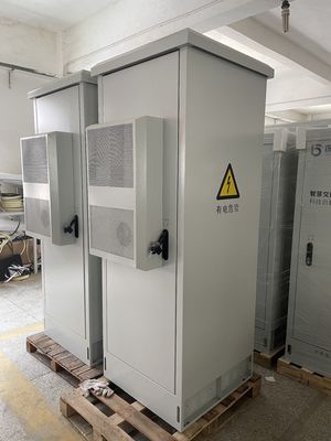 Zewnętrzna szafa bateryjna IP55 z wbudowanym systemem zasilania 9KW 48VDC prostownik dla telekomunikacji